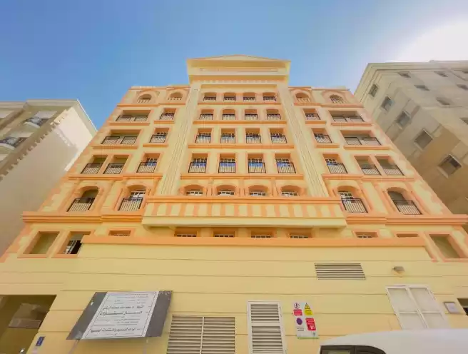 Wohn Klaar eigendom 2 Schlafzimmer U/F Wohnung  zu vermieten in Al Sadd , Doha #7628 - 1  image 